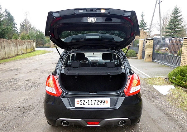 Suzuki Swift cena 28900 przebieg: 136000, rok produkcji 2012 z Radom małe 301